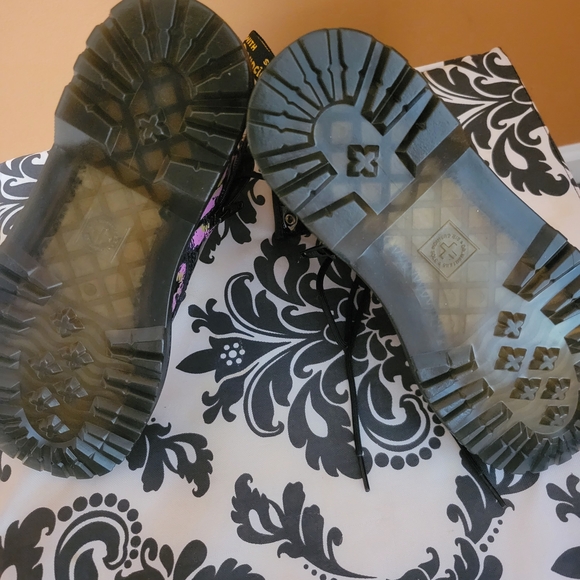 Dr. Martens Kids Boots - Black and Pink Floral - Picture 5 of 5